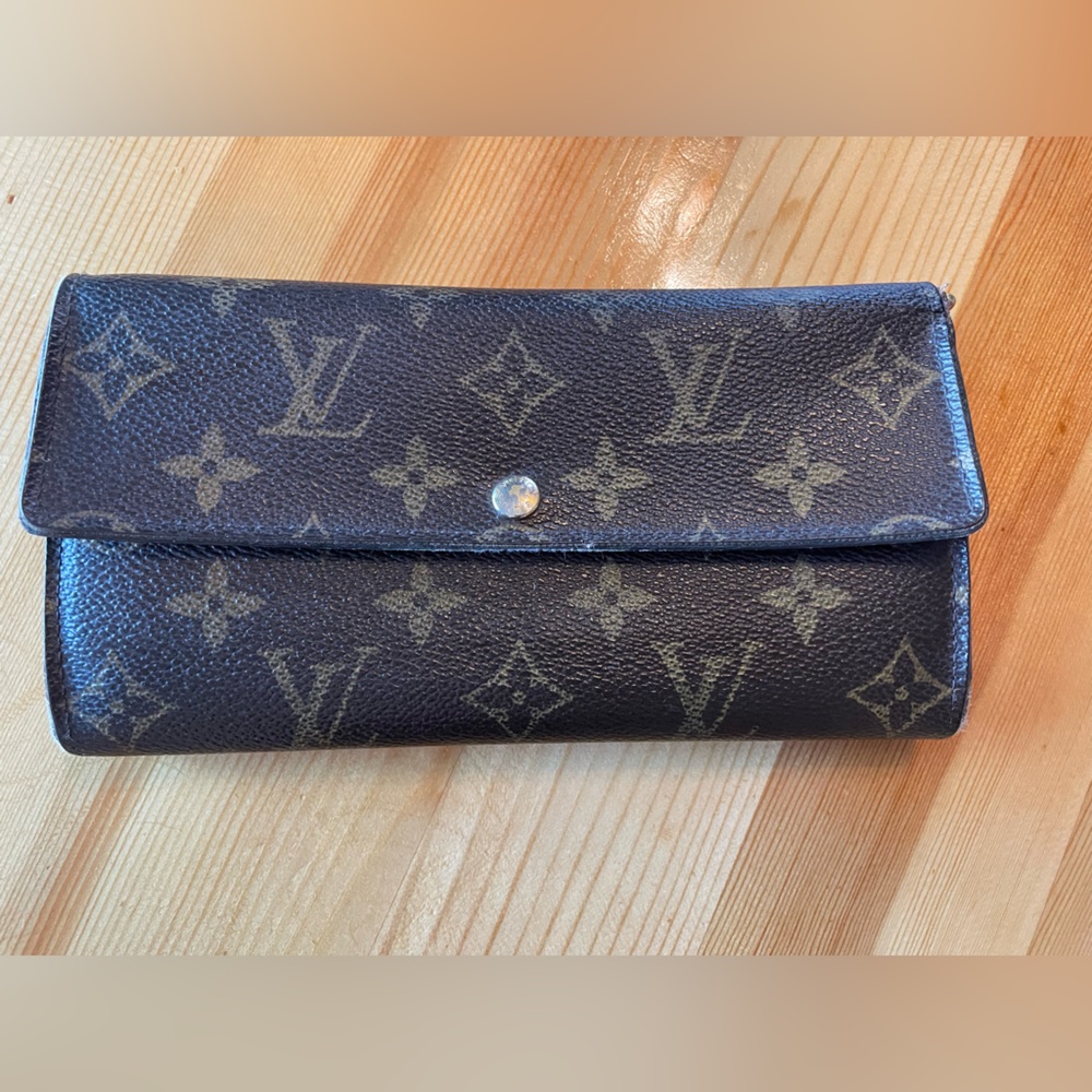Louis Vuitton Monogram Sarah Wallet
